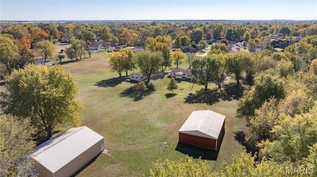 221 E Roosevelt Drive, Moro, IL 62067