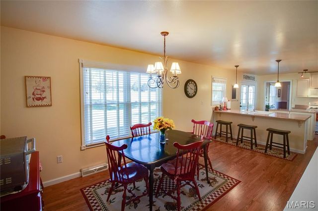 221 E Roosevelt Drive, Moro, IL 62067