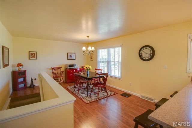 221 E Roosevelt Drive, Moro, IL 62067