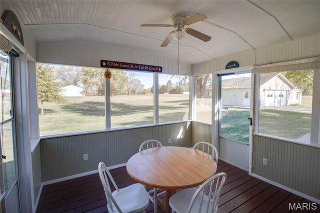 221 E Roosevelt Drive, Moro, IL 62067