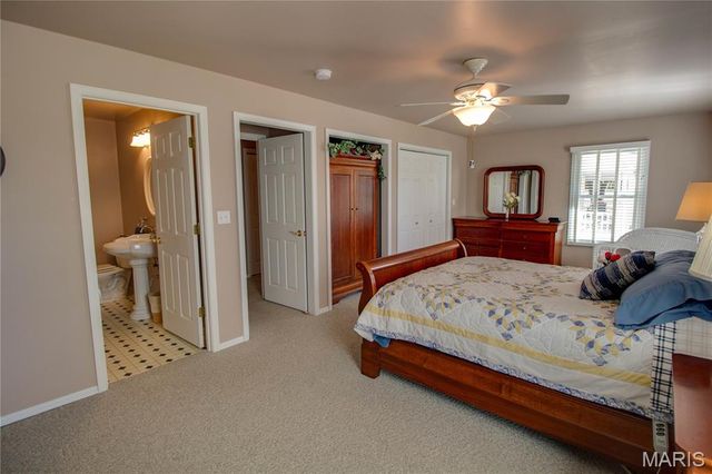 221 E Roosevelt Drive, Moro, IL 62067