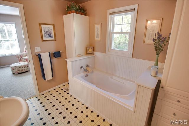 221 E Roosevelt Drive, Moro, IL 62067