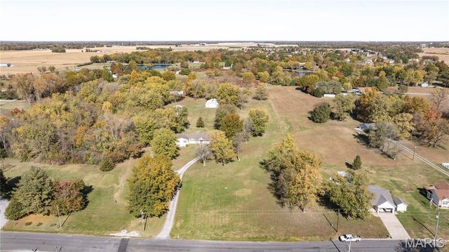 221 E Roosevelt Drive, Moro, IL 62067