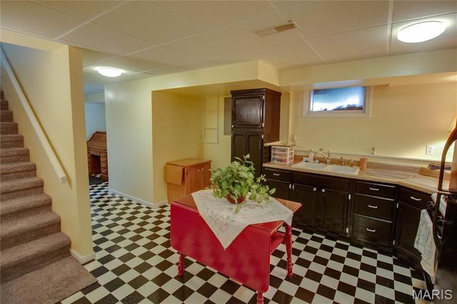 221 E Roosevelt Drive, Moro, IL 62067