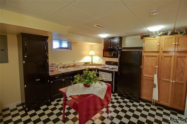 221 E Roosevelt Drive, Moro, IL 62067