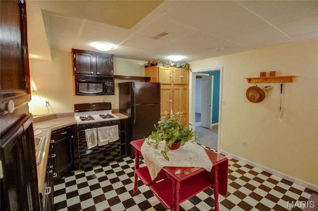 221 E Roosevelt Drive, Moro, IL 62067