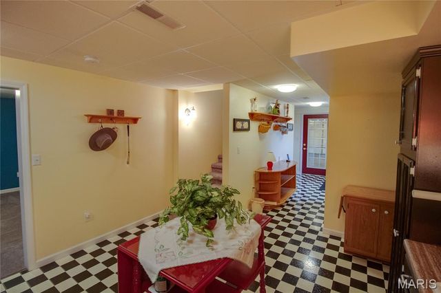 221 E Roosevelt Drive, Moro, IL 62067