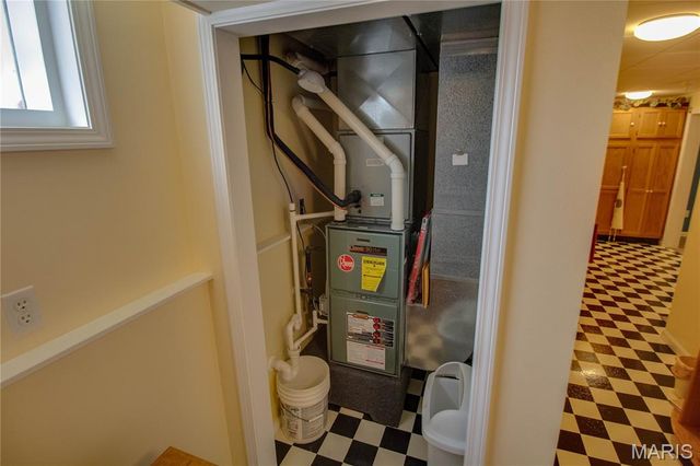 221 E Roosevelt Drive, Moro, IL 62067