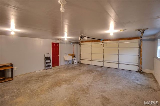 221 E Roosevelt Drive, Moro, IL 62067