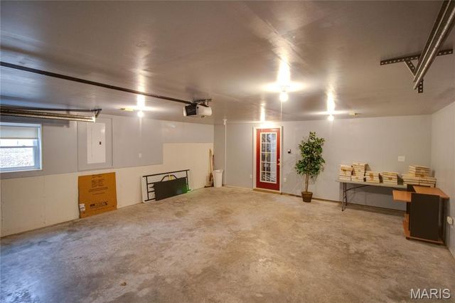 221 E Roosevelt Drive, Moro, IL 62067