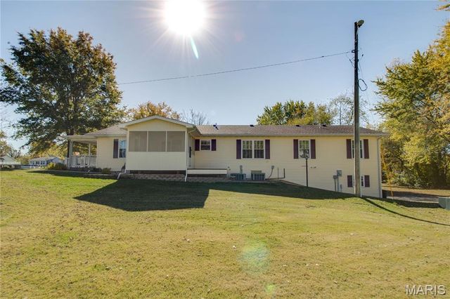 221 E Roosevelt Drive, Moro, IL 62067