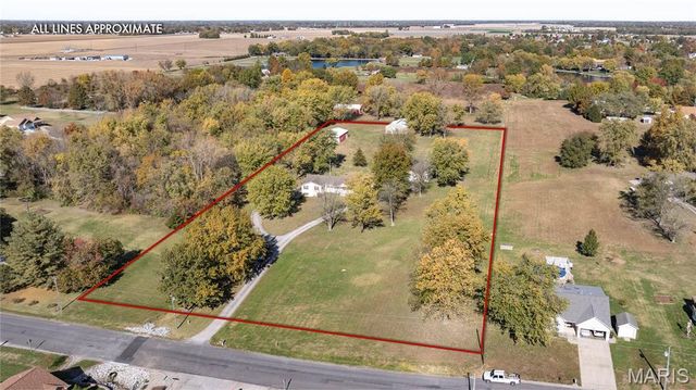 221 E Roosevelt Drive, Moro, IL 62067