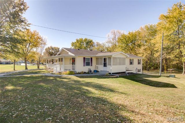 221 E Roosevelt Drive, Moro, IL 62067