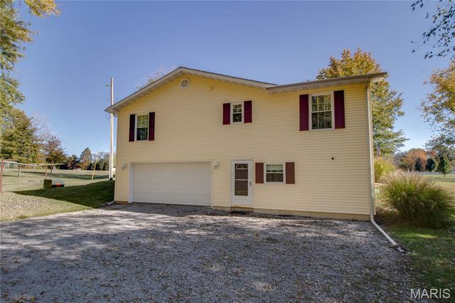 221 E Roosevelt Drive, Moro, IL 62067