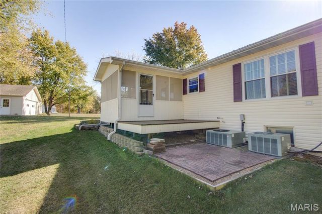 221 E Roosevelt Drive, Moro, IL 62067