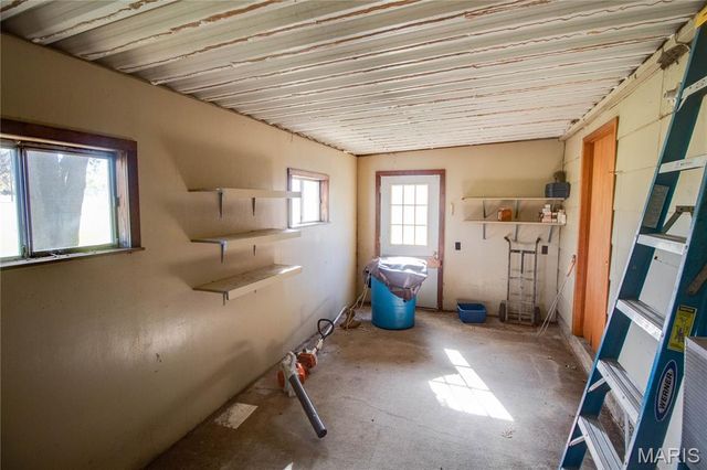 221 E Roosevelt Drive, Moro, IL 62067