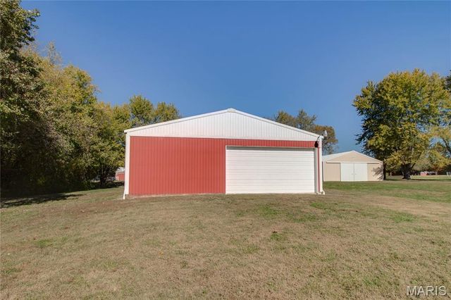 221 E Roosevelt Drive, Moro, IL 62067