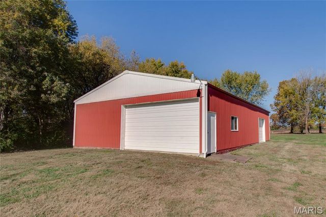 221 E Roosevelt Drive, Moro, IL 62067
