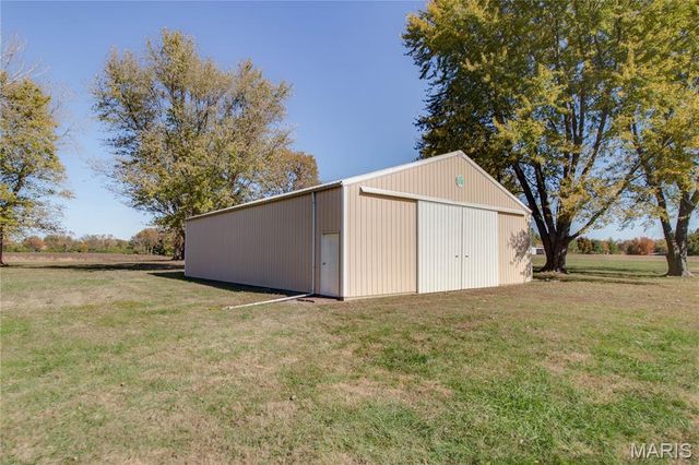 221 E Roosevelt Drive, Moro, IL 62067