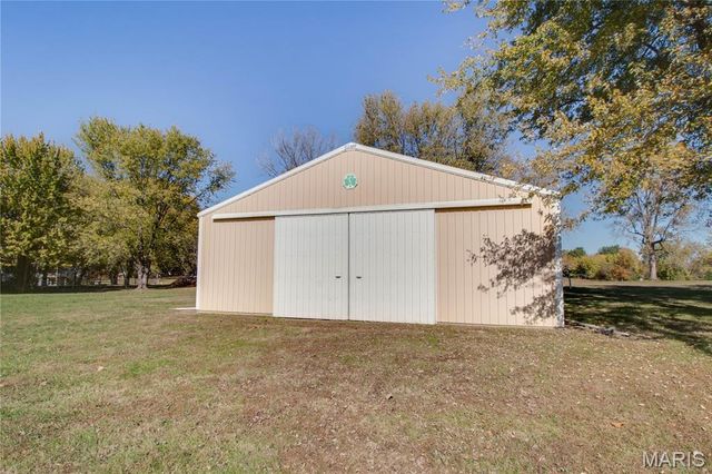 221 E Roosevelt Drive, Moro, IL 62067