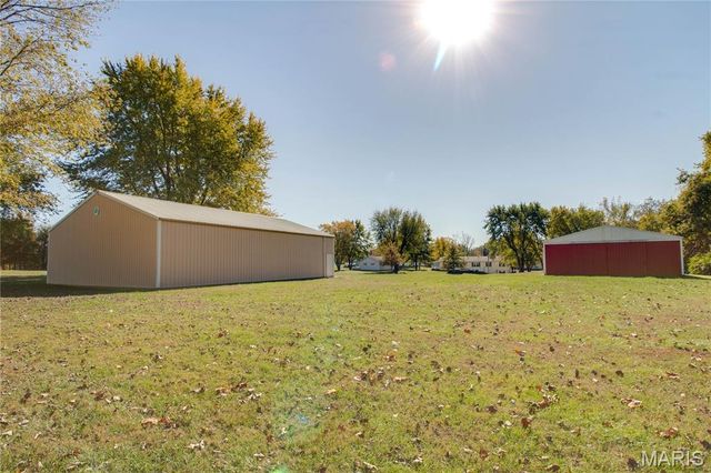 221 E Roosevelt Drive, Moro, IL 62067