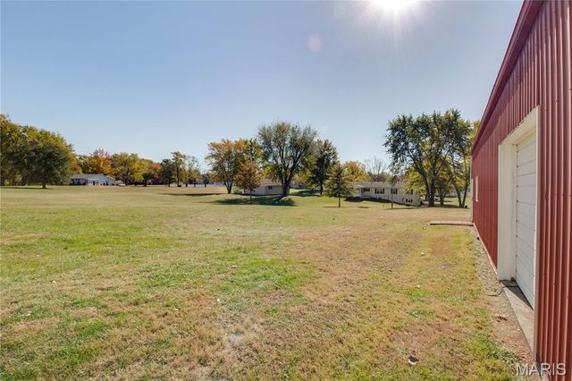 221 E Roosevelt Drive, Moro, IL 62067