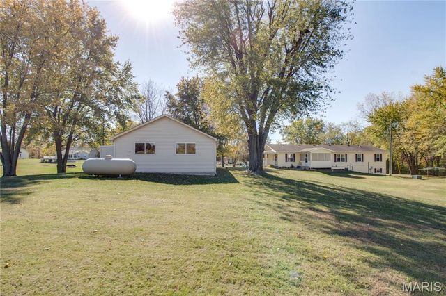 221 E Roosevelt Drive, Moro, IL 62067