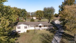 221 E Roosevelt Drive, Moro, IL 62067