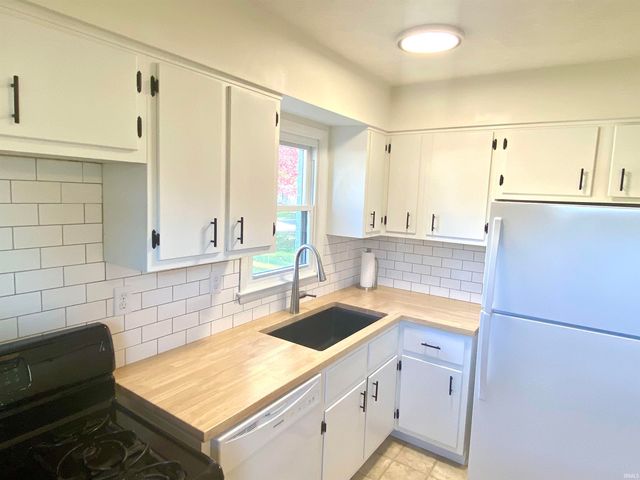 2051 Cass Avenue, Evansville, IN 47714