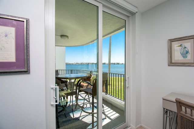 8200 Lakeshore Drive 202, Hypoluxo, FL 33462