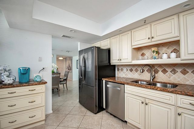 8200 Lakeshore Drive 202, Hypoluxo, FL 33462