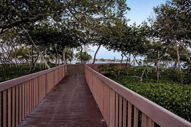 8200 Lakeshore Drive 202, Hypoluxo, FL 33462