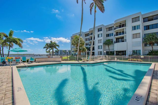 8200 Lakeshore Drive 202, Hypoluxo, FL 33462