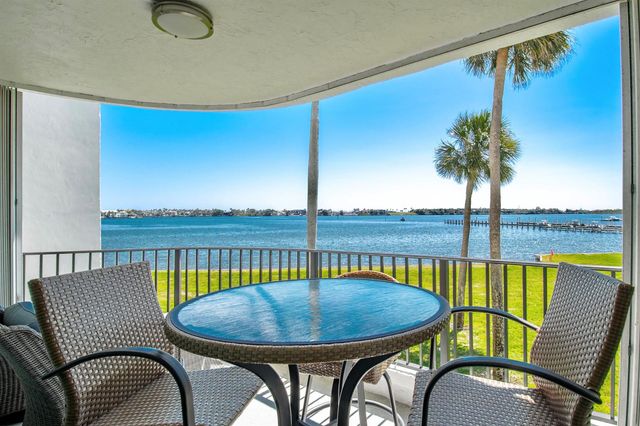 8200 Lakeshore Drive 202, Hypoluxo, FL 33462