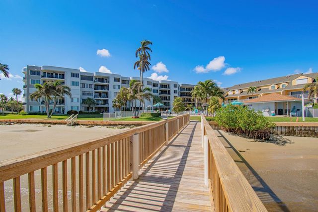 8200 Lakeshore Drive 202, Hypoluxo, FL 33462