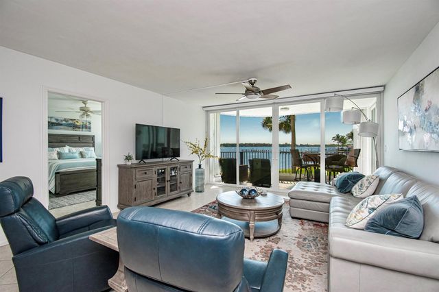 8200 Lakeshore Drive 202, Hypoluxo, FL 33462