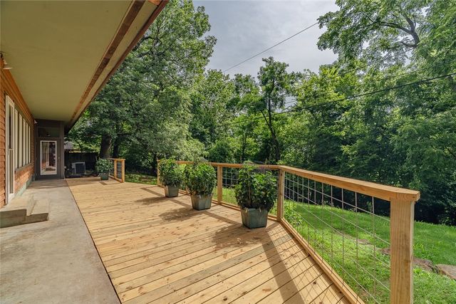 203 N Oklahoma Way, Fayetteville, AR 72701