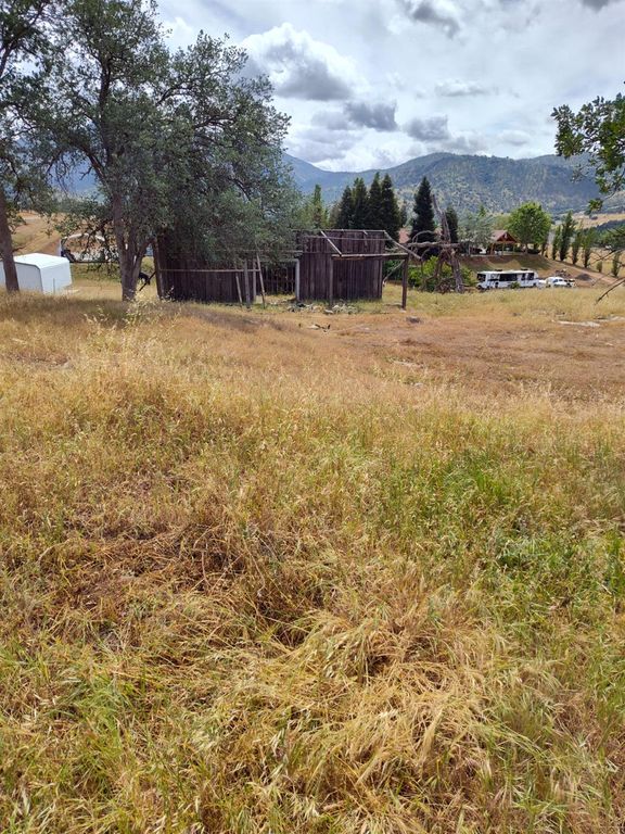 Image 10 of property listing at 8121 Monreal Drive, Sanger, CA 93657