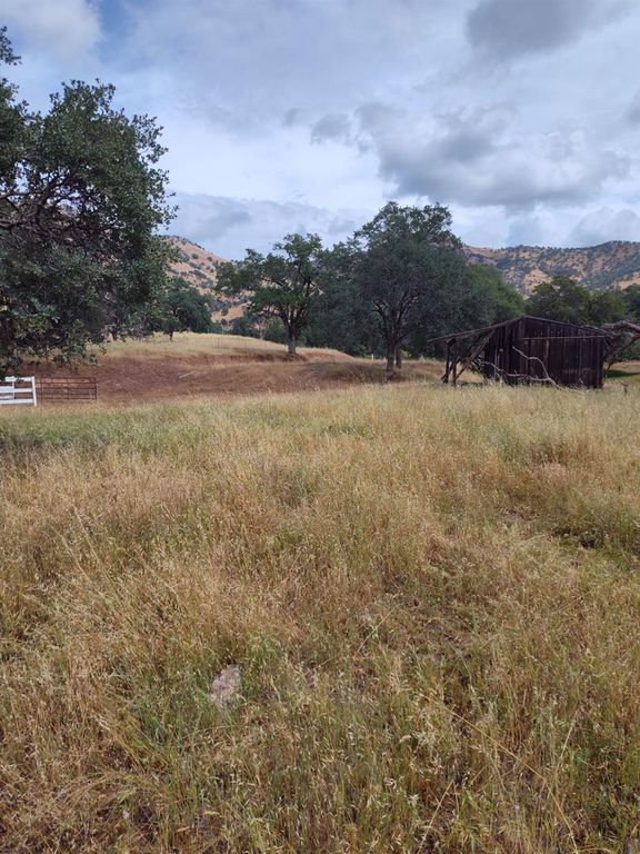 Image 11 of property listing at 8121 Monreal Drive, Sanger, CA 93657