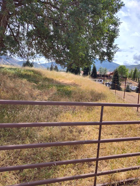 Image 13 of property listing at 8121 Monreal Drive, Sanger, CA 93657