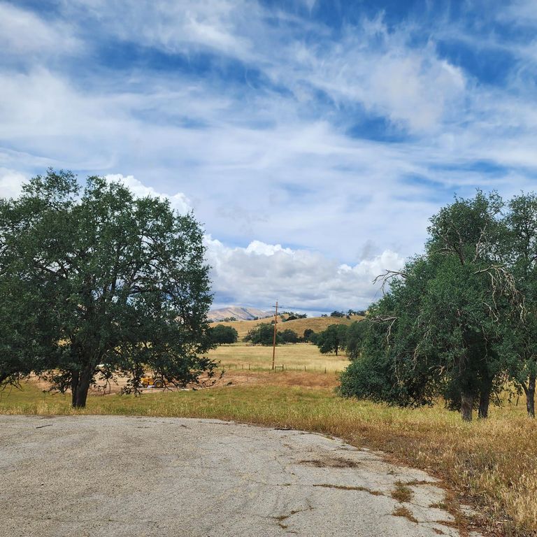 Image 14 of property listing at 8121 Monreal Drive, Sanger, CA 93657