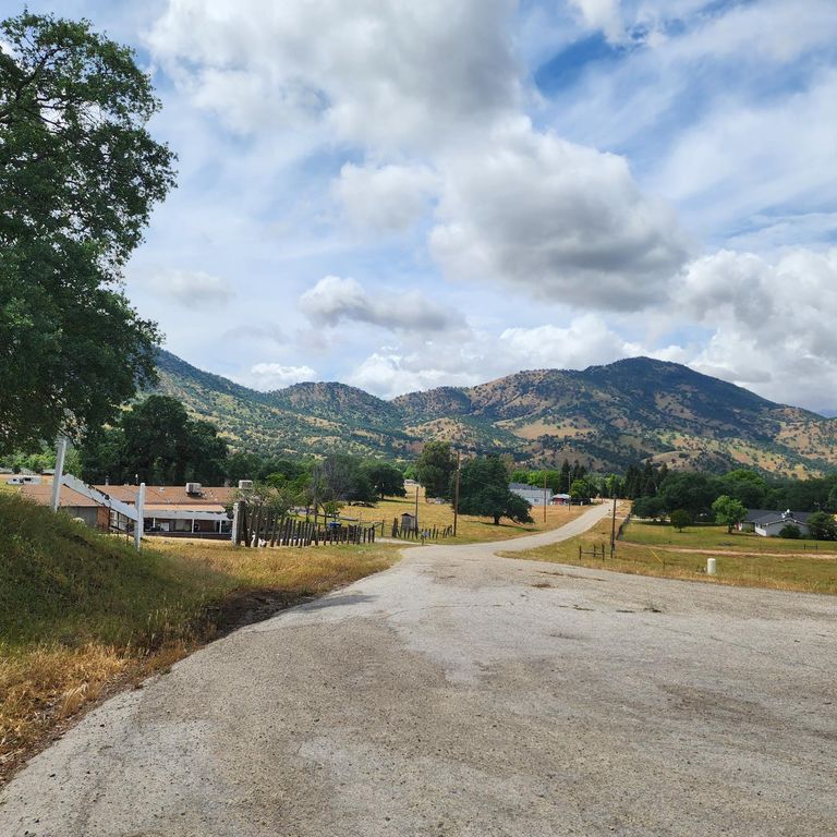 Image 15 of property listing at 8121 Monreal Drive, Sanger, CA 93657