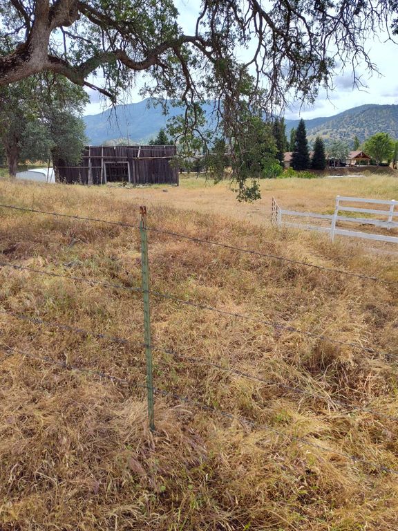 Image 3 of property listing at 8121 Monreal Drive, Sanger, CA 93657