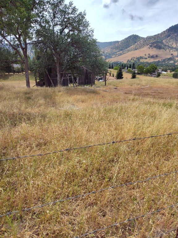 Image 4 of property listing at 8121 Monreal Drive, Sanger, CA 93657