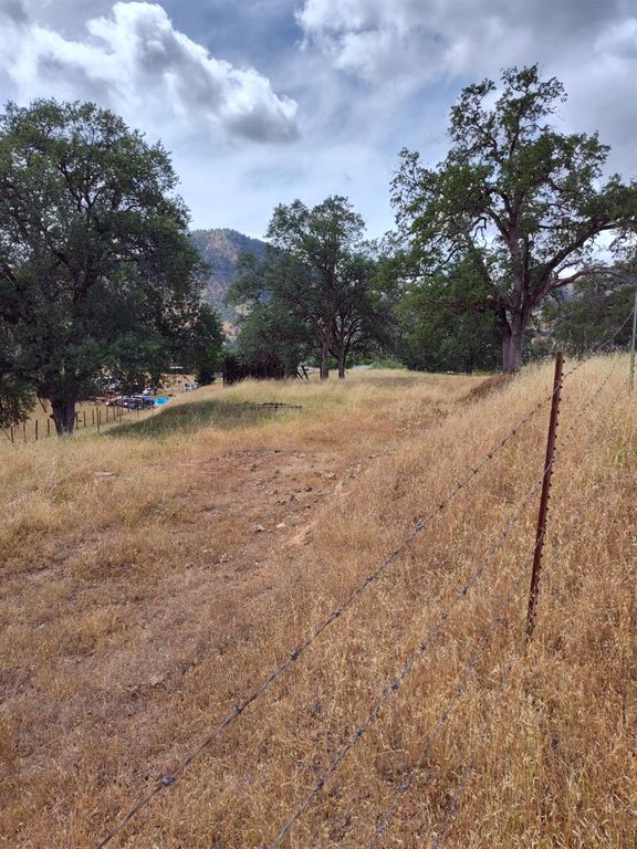 Image 6 of property listing at 8121 Monreal Drive, Sanger, CA 93657