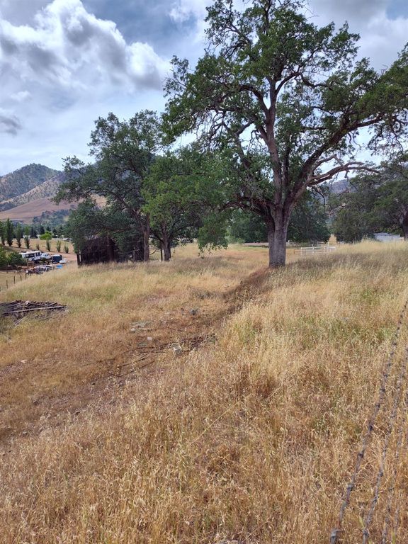 Image 7 of property listing at 8121 Monreal Drive, Sanger, CA 93657