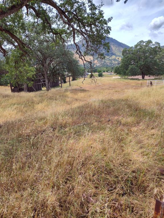 Image 8 of property listing at 8121 Monreal Drive, Sanger, CA 93657