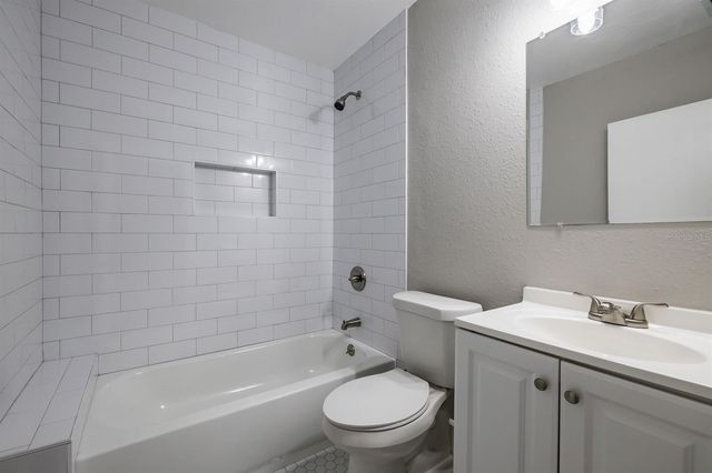 1401 12TH STREET S, St Petersburg, FL 33705