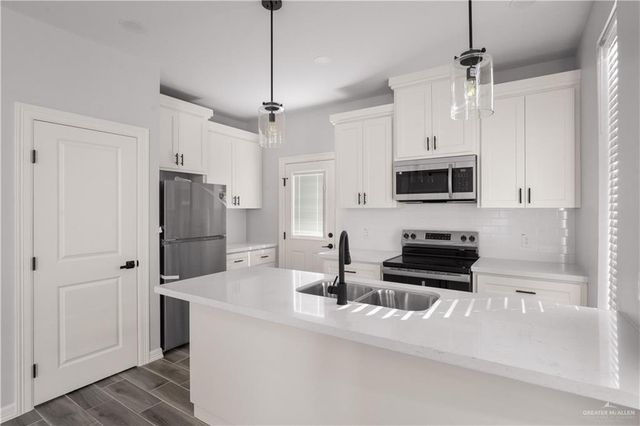 404 N Onyx Avenue 3, Edinburg, TX 78541