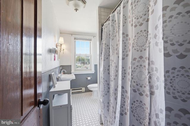 1401 MOUNT HOLLY RD, Burlington, NJ 08016